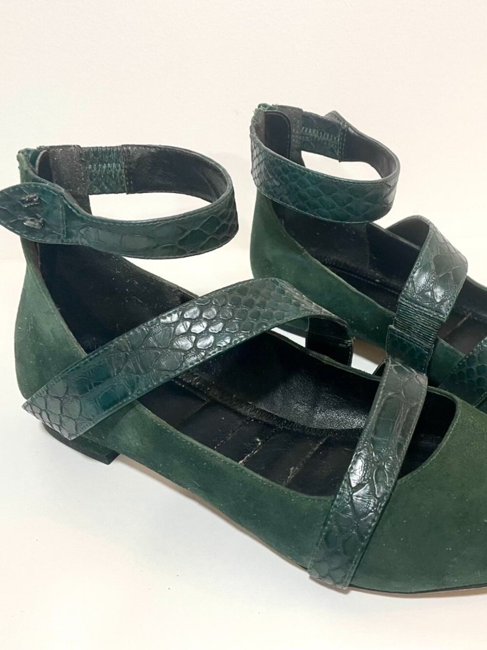 Emerald Green CAPSULE COLLECTIVE suede flats, size 39.5